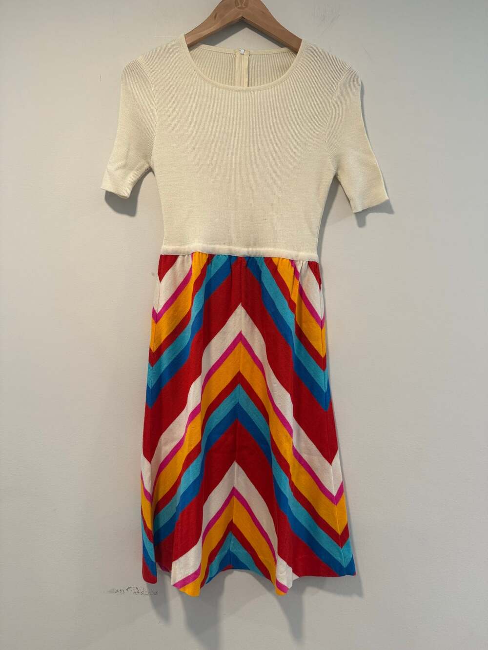 Vintage 1970s Knit Short Sleeve Midi Dress Rainbow Size Small JL